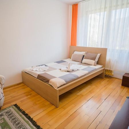 Rustic & Spacious 3Br Apartment بوخارست المظهر الخارجي الصورة