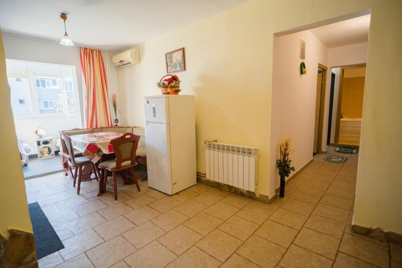 Rustic & Spacious 3Br Apartment بوخارست المظهر الخارجي الصورة