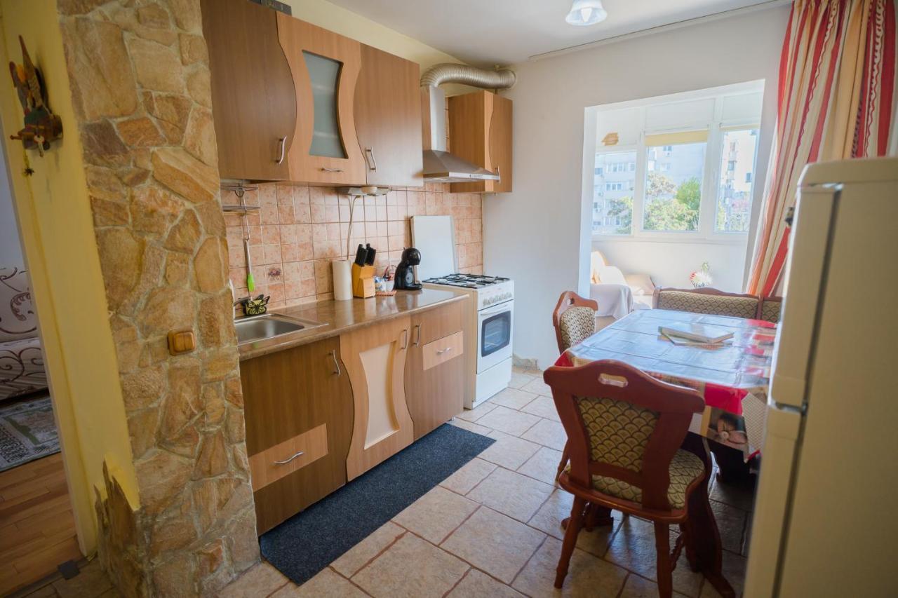 Rustic & Spacious 3Br Apartment بوخارست المظهر الخارجي الصورة