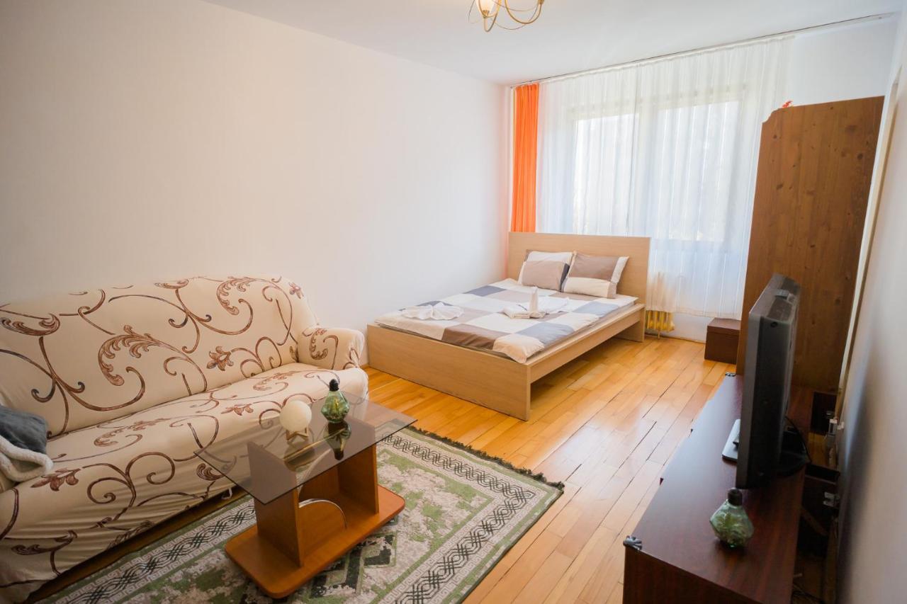 Rustic & Spacious 3Br Apartment بوخارست المظهر الخارجي الصورة