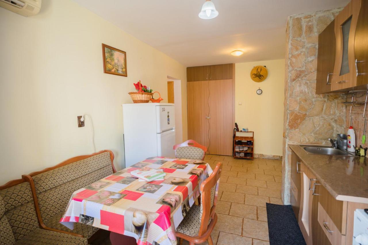Rustic & Spacious 3Br Apartment بوخارست المظهر الخارجي الصورة
