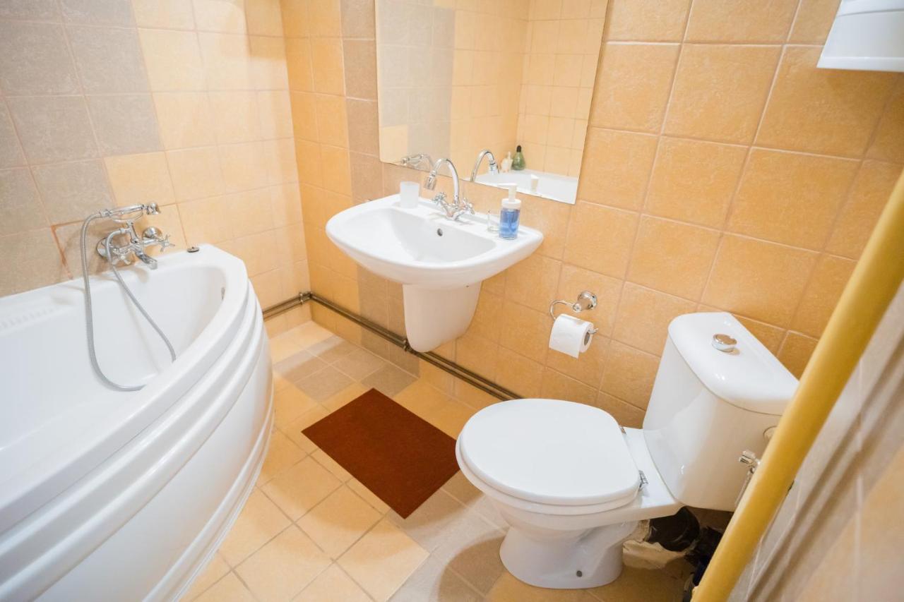 Rustic & Spacious 3Br Apartment بوخارست المظهر الخارجي الصورة